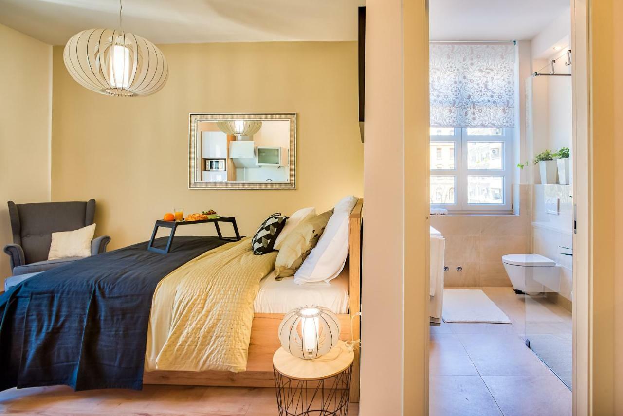 Parkside With Free Parking Pula
